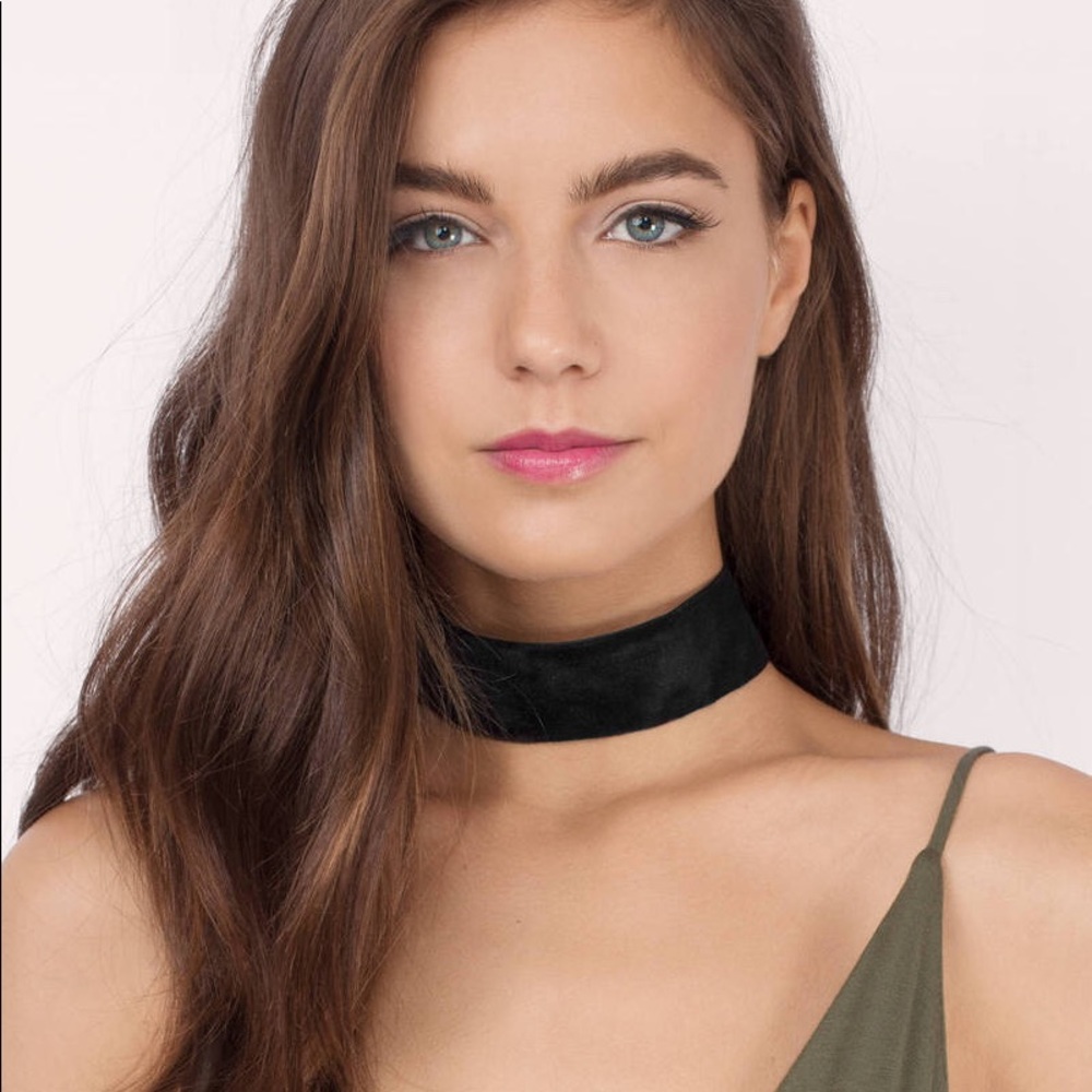 NWT Tobi black velvet choker